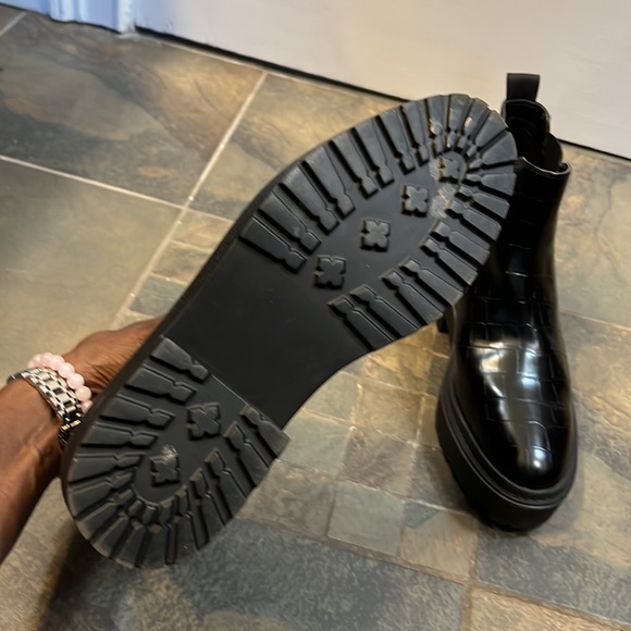 BP Cait Black Crocodile Embossed Platform Chelsea Boots Size 10 - Picture 9 of 13